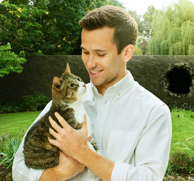 Man holding a cat